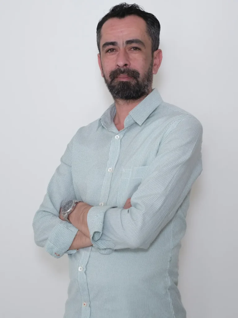 Ofis Çalışanı Omer Uğuzhan Ofis Çalışanı Ömer Uğuzhan